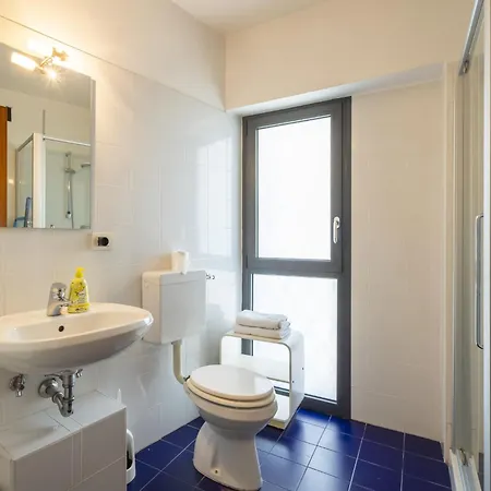 Max By Interhome شقة