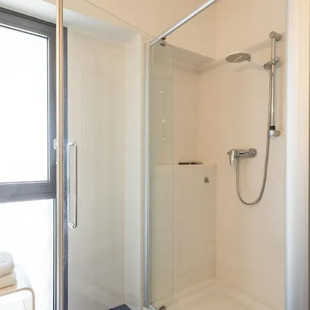 Max By Interhome شقة