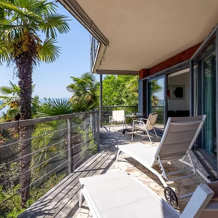 Max By Interhome شقة